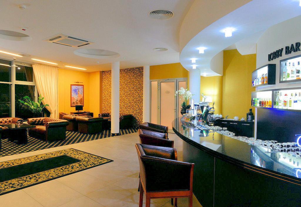 Hotel Business Faltom Gdynia Rumia Exterior foto
