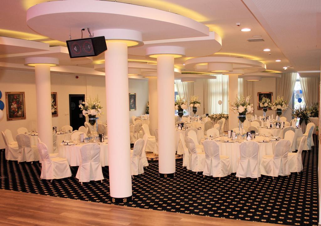 Hotel Business Faltom Gdynia Rumia Exterior foto