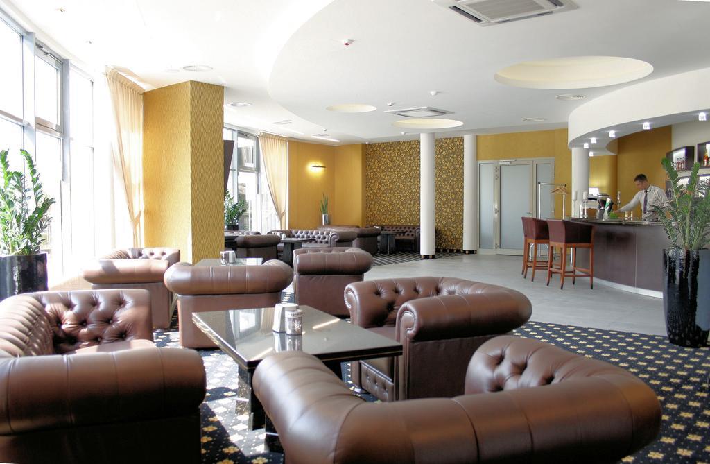 Hotel Business Faltom Gdynia Rumia Exterior foto