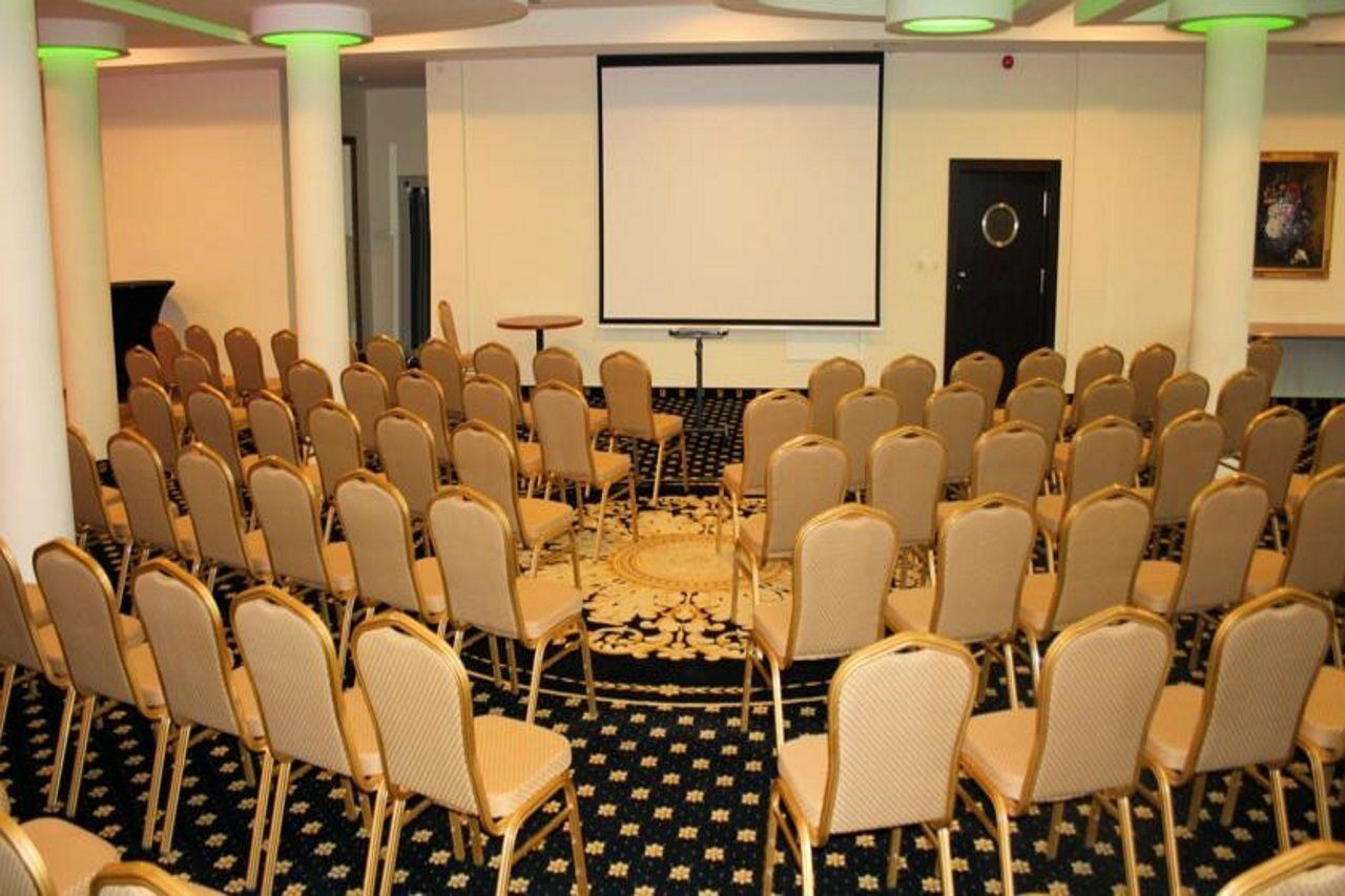 Hotel Business Faltom Gdynia Rumia Exterior foto